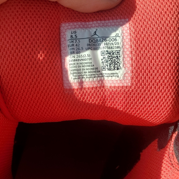 AIR JORDAN'S - Picture 5 of 5